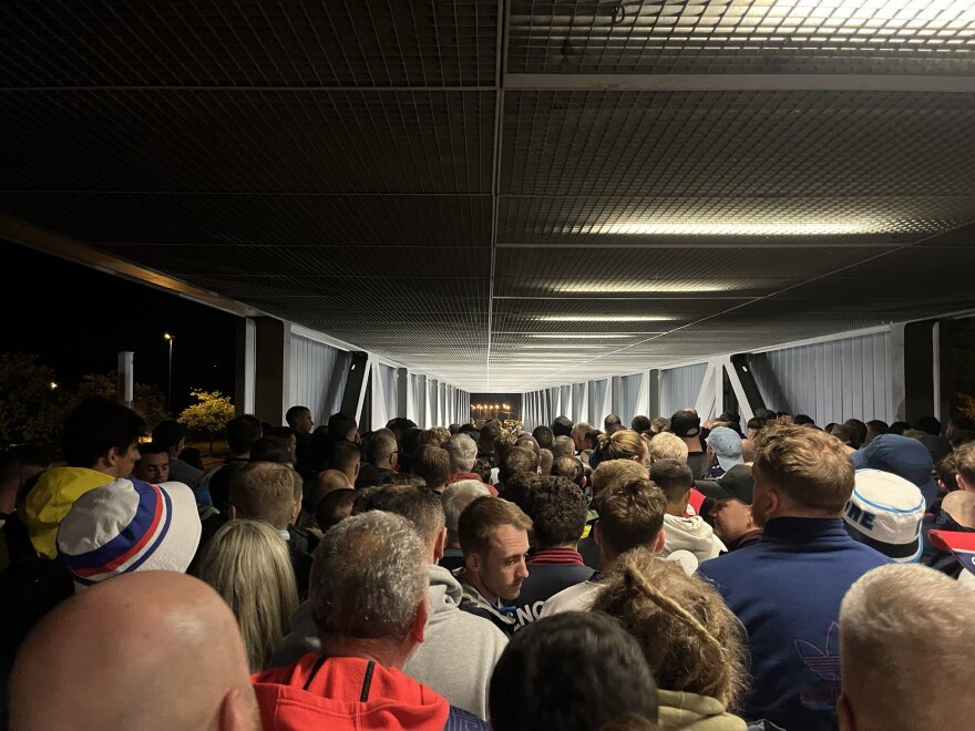 Οργή στους Άγγλους οπαδούς για το συγκοινωνιακό χάος στο Γκεζελκίρχεν