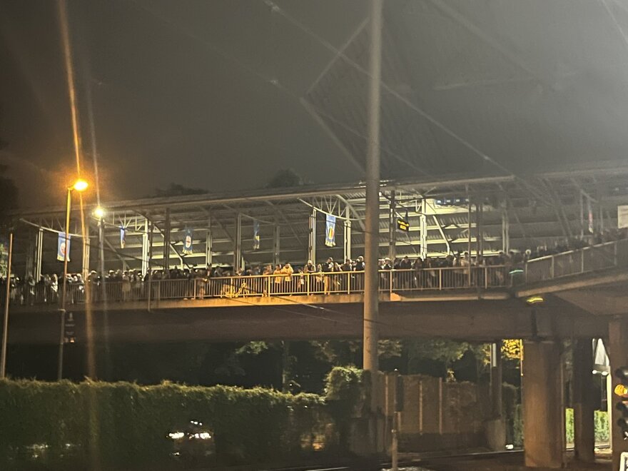 Οργή στους Άγγλους οπαδούς για το συγκοινωνιακό χάος στο Γκεζελκίρχεν