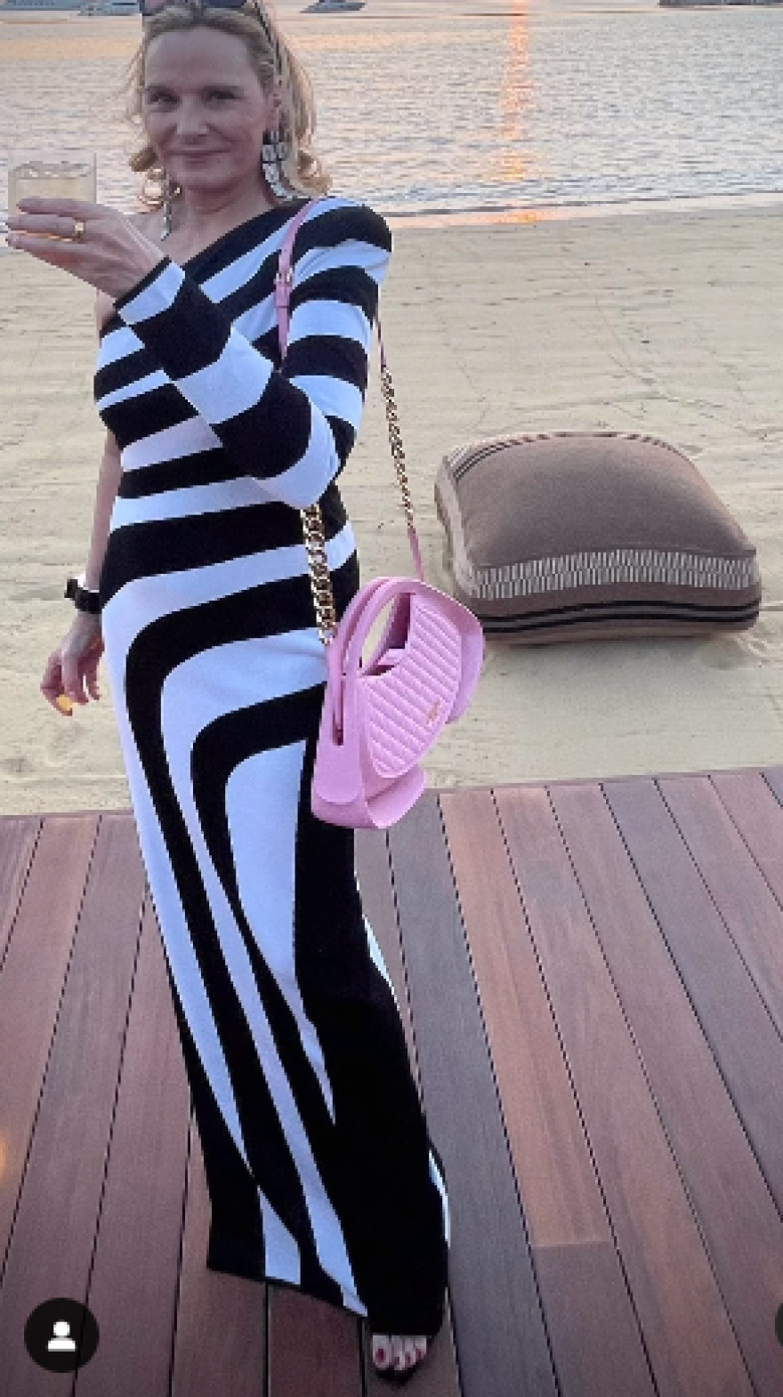 Κιμ Κατράλ: Οι απολαυστικές ημέρες και νύχτες της «Σαμάνθα» στην Αθήνα με τον κατά 14 χρόνια νεότερο σύντροφό της