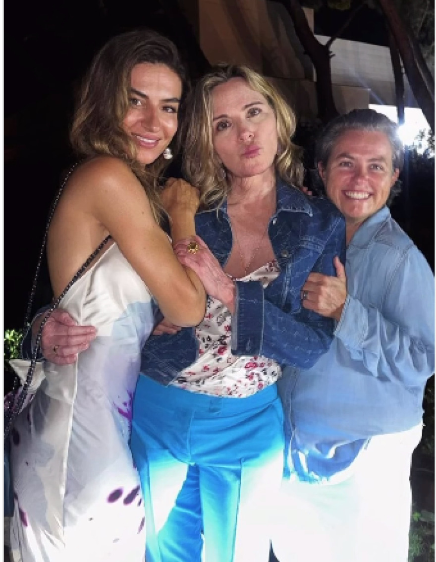 Κιμ Κατράλ: Οι απολαυστικές ημέρες και νύχτες της «Σαμάνθα» στην Αθήνα με τον κατά 14 χρόνια νεότερο σύντροφό της