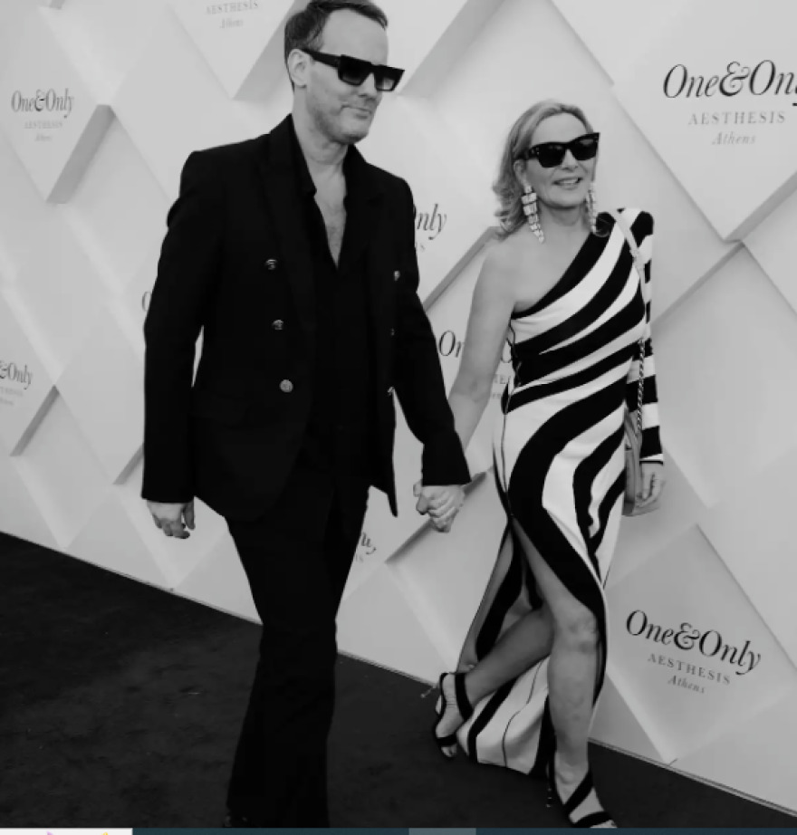 Κιμ Κατράλ: Οι απολαυστικές ημέρες και νύχτες της «Σαμάνθα» στην Αθήνα με τον κατά 14 χρόνια νεότερο σύντροφό της