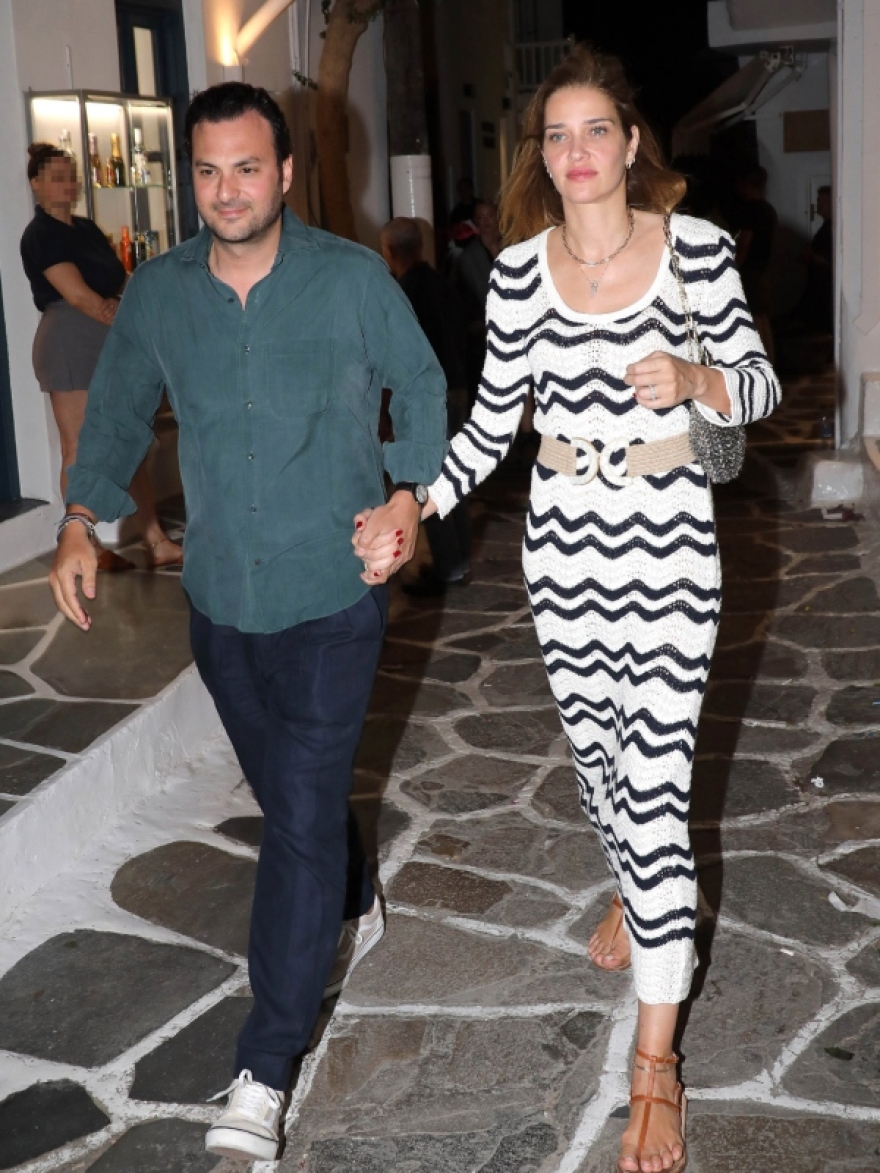 Άνα Μπεατρίς Μπάρος: Έκανε διακοπές στη Μύκονο με τον σύζυγό της - Δείτε τις φωτογραφίες