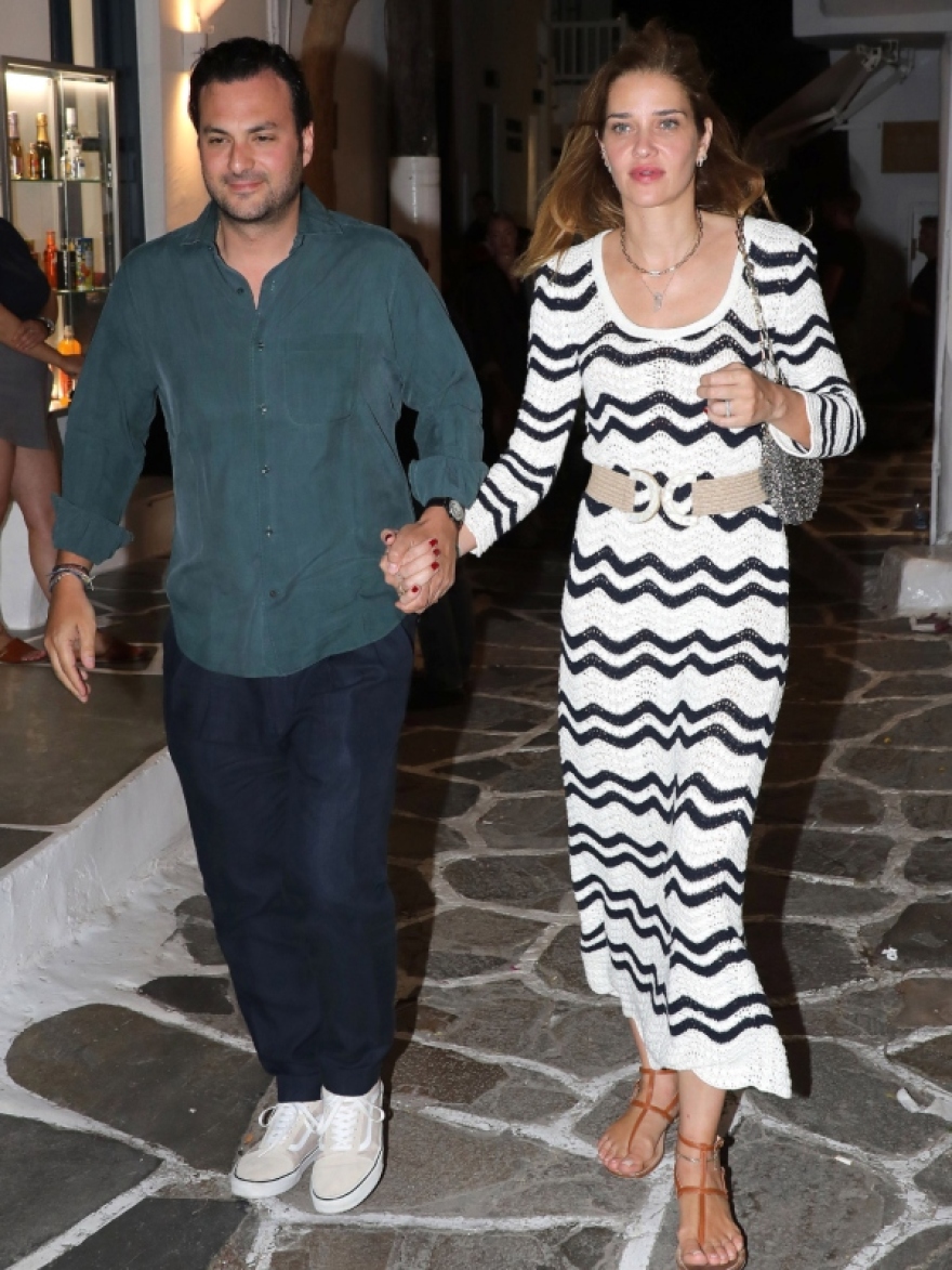 Άνα Μπεατρίς Μπάρος: Έκανε διακοπές στη Μύκονο με τον σύζυγό της - Δείτε τις φωτογραφίες