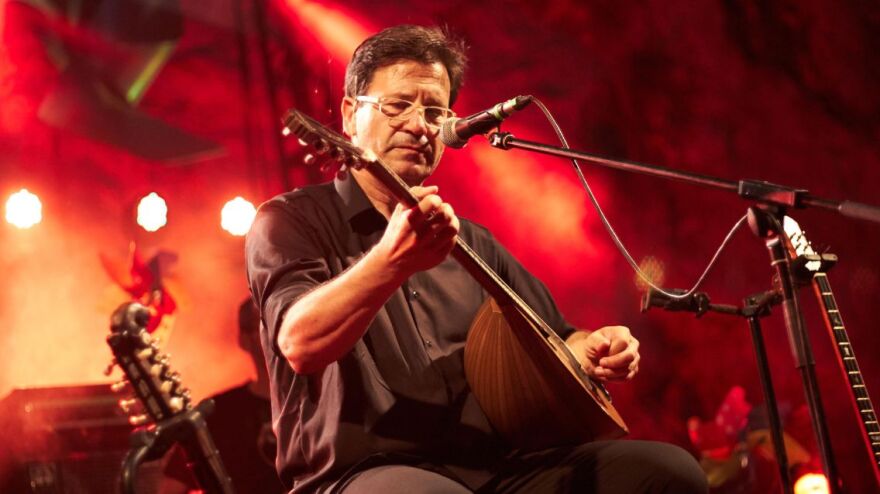 Αγνοώντας τον Θανάση Παπακωνσταντίνου και η μεγάλη επιστροφή της Κατερίνας Παπουτσάκη