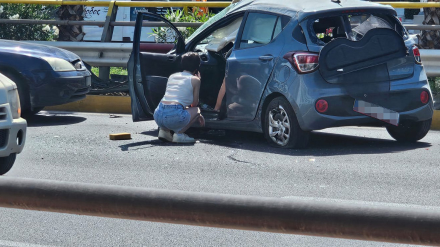 Αυξημένη η κίνηση στην κάθοδο της Λεωφόρου Συγγρού λόγω τροχαίου - Δείτε φωτογραφίες