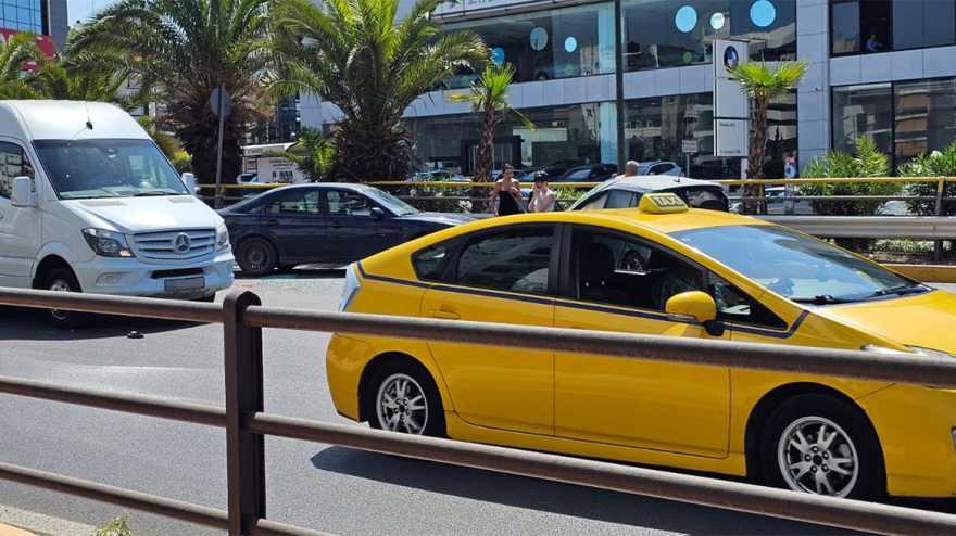 Αυξημένη η κίνηση στην κάθοδο της Λεωφόρου Συγγρού λόγω τροχαίου - Δείτε φωτογραφίες