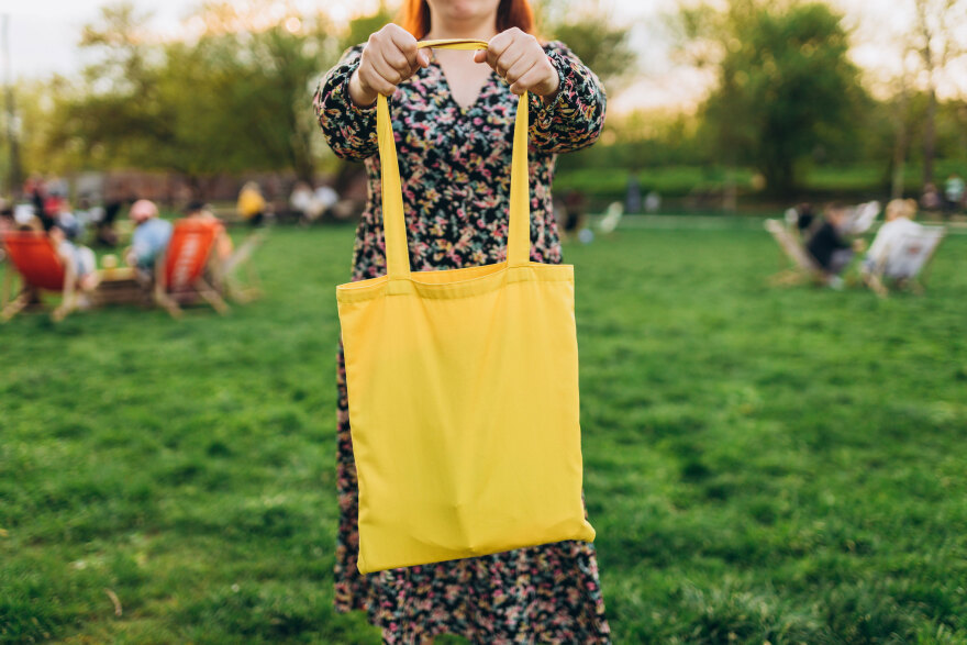 Πόσο καλές είναι τελικά οι tote τσάντες για το περιβάλλον;