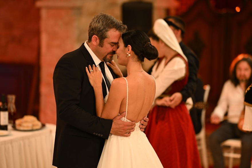 Σασμός: Η Στέλλα και ο Χρήστος παντρεύονται - Δείτε βίντεο και φωτογραφίες