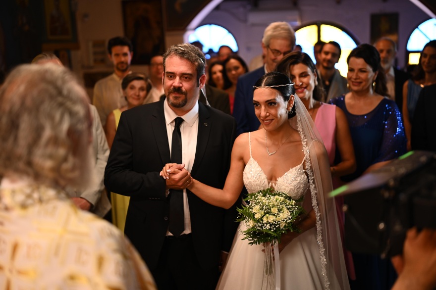 Σασμός: Η Στέλλα και ο Χρήστος παντρεύονται - Δείτε βίντεο και φωτογραφίες