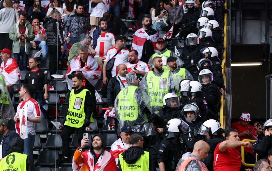Euro 2024: Τούρκοι και Γεωργιανοί έπαιξαν ξύλο στις εξέδρες πριν την σέντρα στο Ντόρτμουντ - Βίντεο 