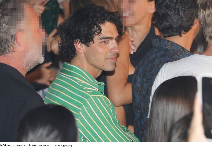 Τζο Τζόνας: Νέες φωτογραφίες του τραγουδιστή να διασκεδάζει στον Κωνσταντίνο Αργυρό 