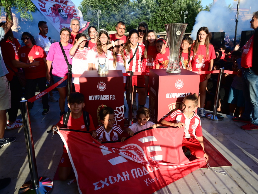 Ολυμπιακός: Πανζουρλισμός από 5000 φιλάθλους στη Χίο για τις ευρωπαϊκές κούπες - Φωτογραφίες 