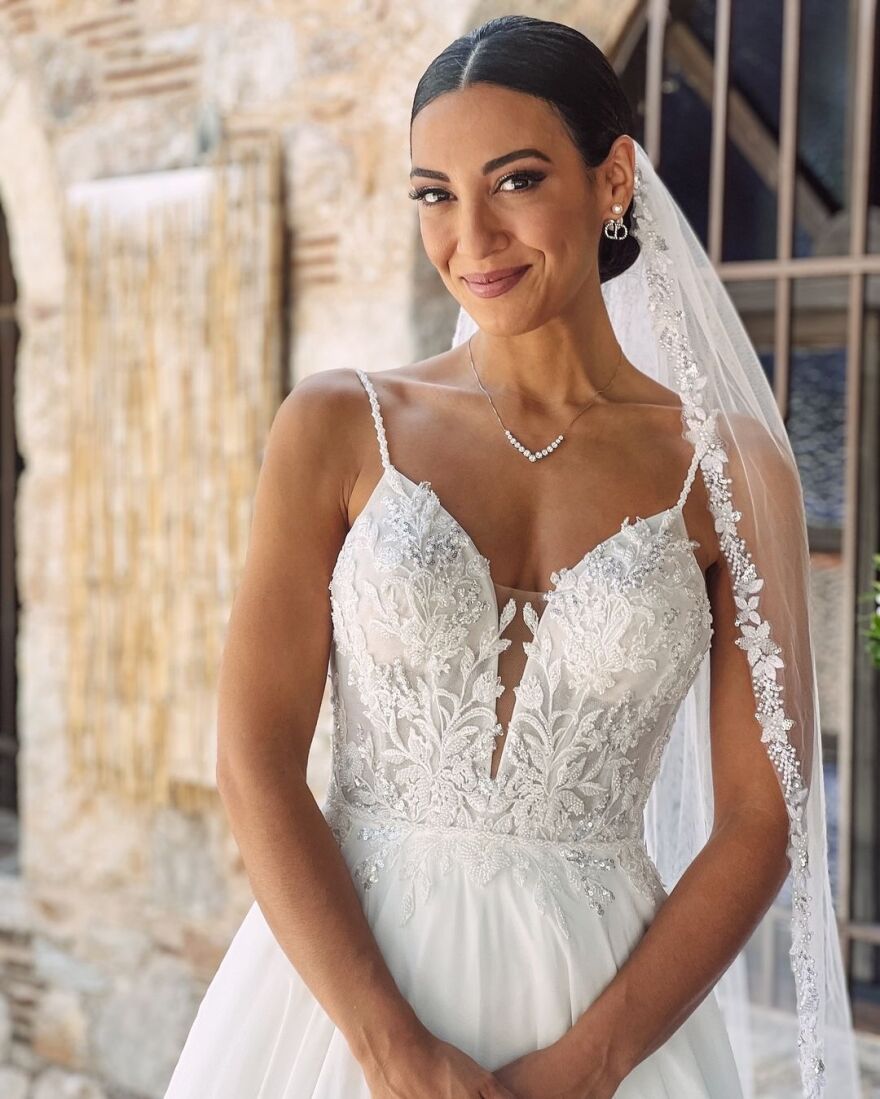 Σασμός: Η Ευγενία Σαμαρά... παντρεύτηκε - Δείτε τις φωτογραφίες που «ανέβασε» από τα γυρίσματα