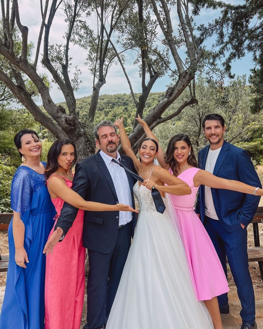 Σασμός: Η Ευγενία Σαμαρά... παντρεύτηκε - Δείτε τις φωτογραφίες που «ανέβασε» από τα γυρίσματα