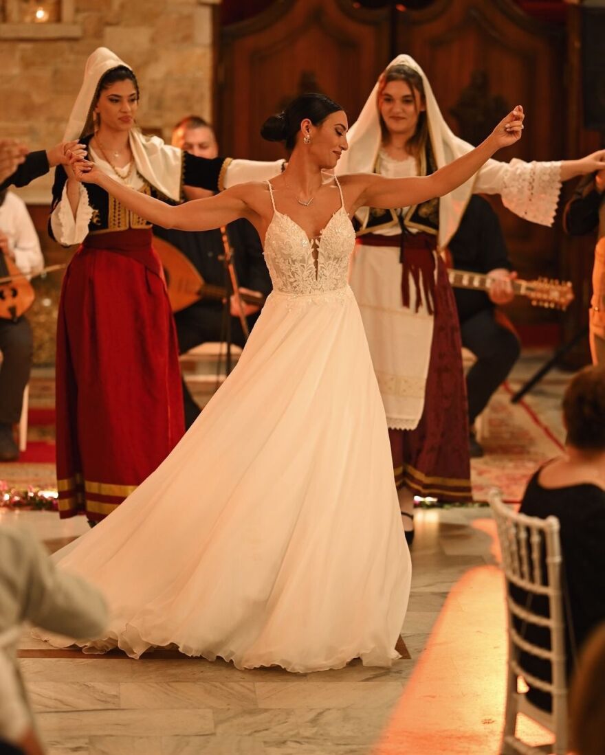 Σασμός: Η Ευγενία Σαμαρά... παντρεύτηκε - Δείτε τις φωτογραφίες που «ανέβασε» από τα γυρίσματα