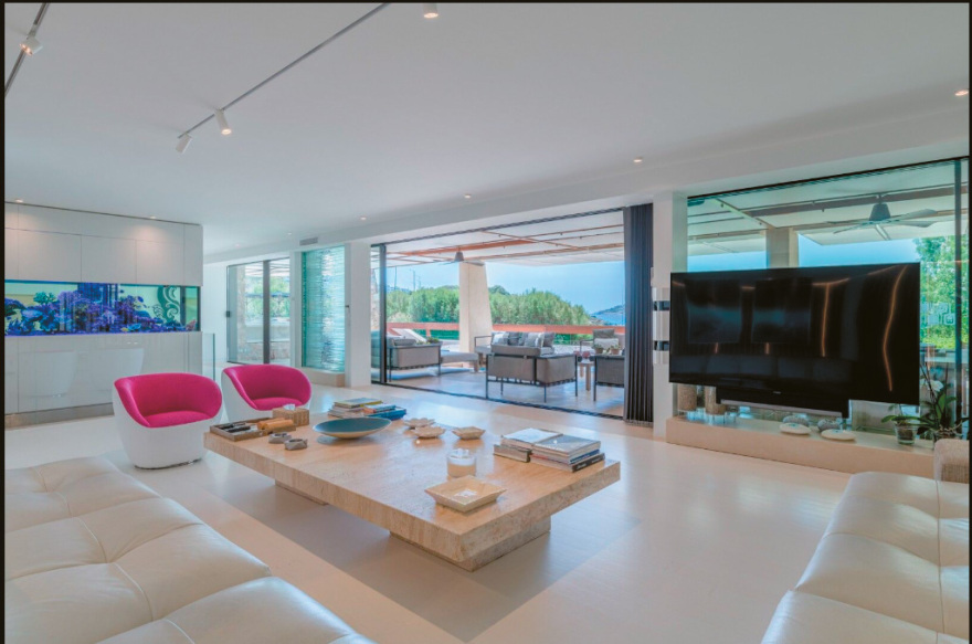 Ανάβυσσος: Η βίλα Νίκα κάνει limit up στα 20 εκατ. ευρώ - Ξανά πωλητήριο στον «ιδιωτικό παράδεισο πάνω στο κύμα»