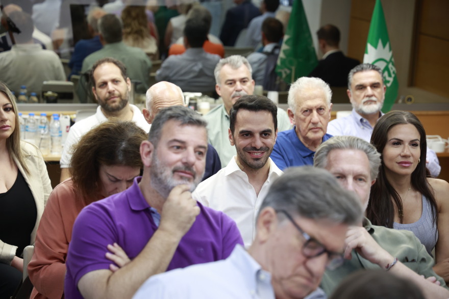 Ξεκίνησε η πρώτη κρίσιμη συνεδρίαση στο ΠΑΣΟΚ - Αντιμέτωπος με τους αμφισβητίες του ο Ανδρουλάκης 