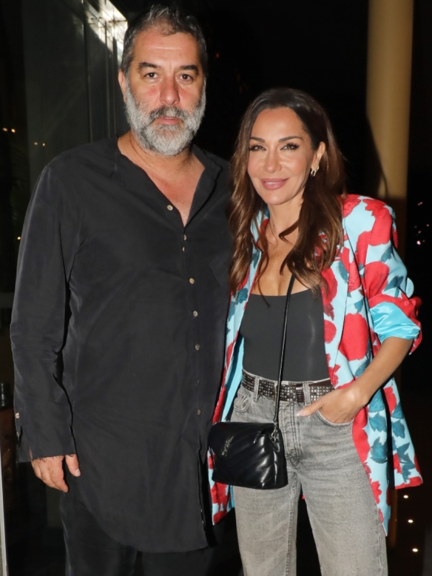 Δέσποινα Βανδή - Βασίλης Μπισμπίκης: Οι φωτογραφίες τους από έξοδο στα μπουζούκια