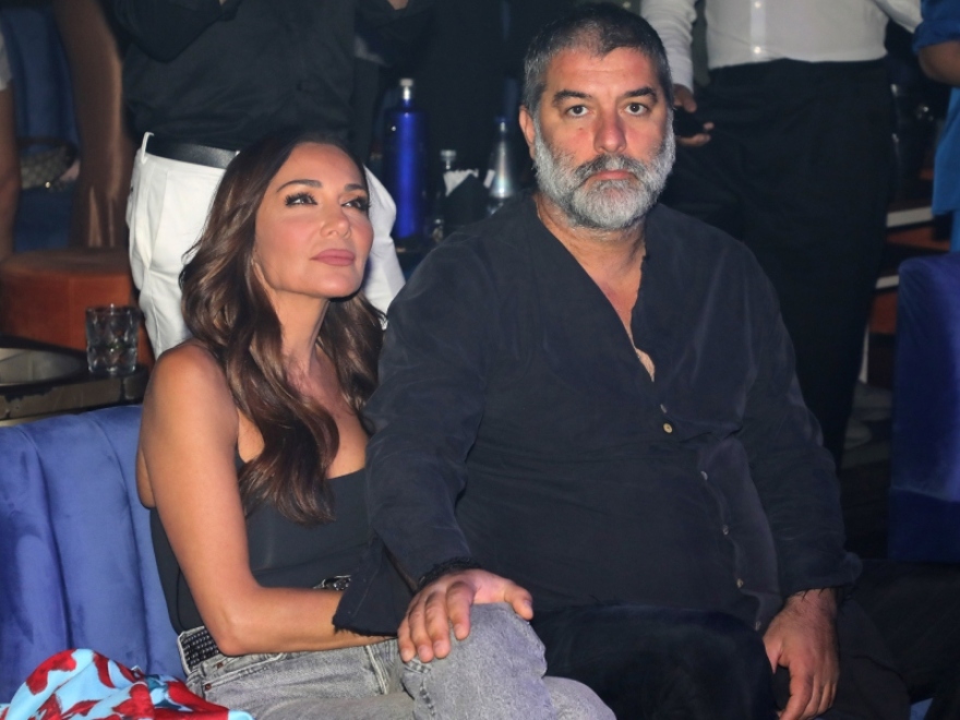 Δέσποινα Βανδή - Βασίλης Μπισμπίκης: Οι φωτογραφίες τους από έξοδο στα μπουζούκια