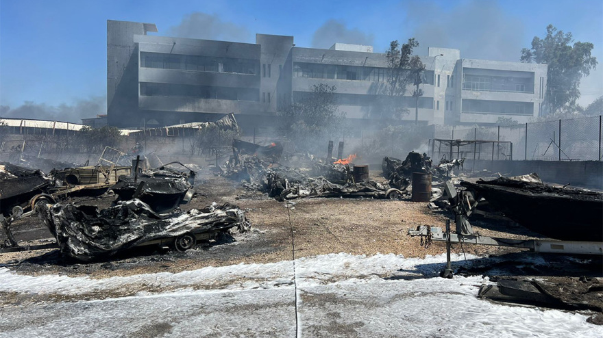 Φωτιά στη Βάρης - Κορωπίου: Μάχη με τις φλόγες για κατοίκους και εργαζόμενους σε επιχειρήσεις, δείτε βίντεο