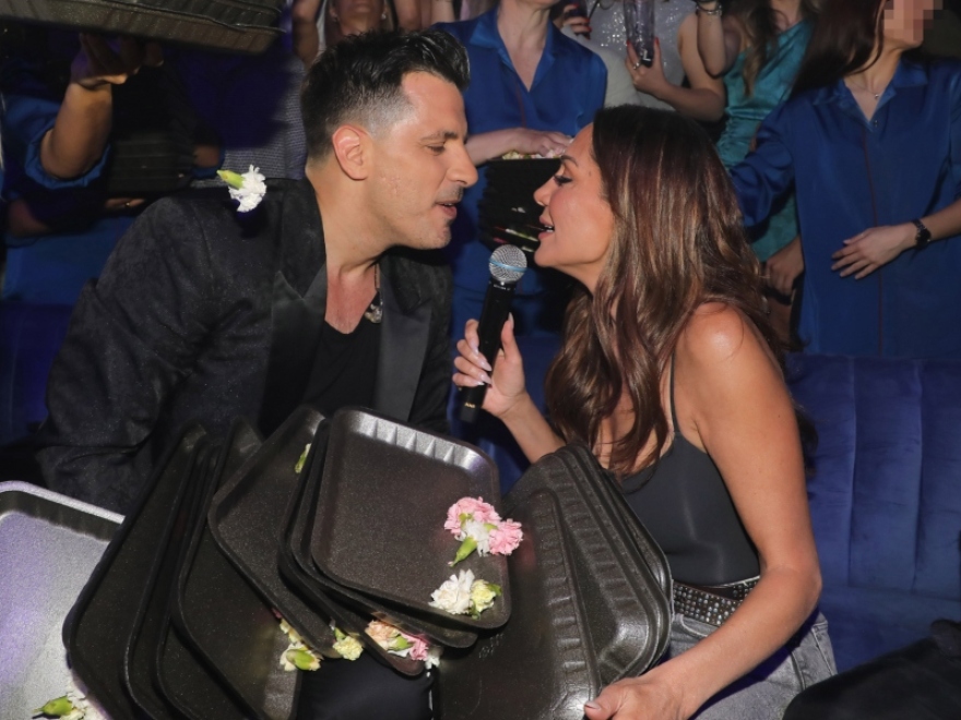 Δέσποινα Βανδή - Βασίλης Μπισμπίκης: Οι φωτογραφίες τους από έξοδο στα μπουζούκια