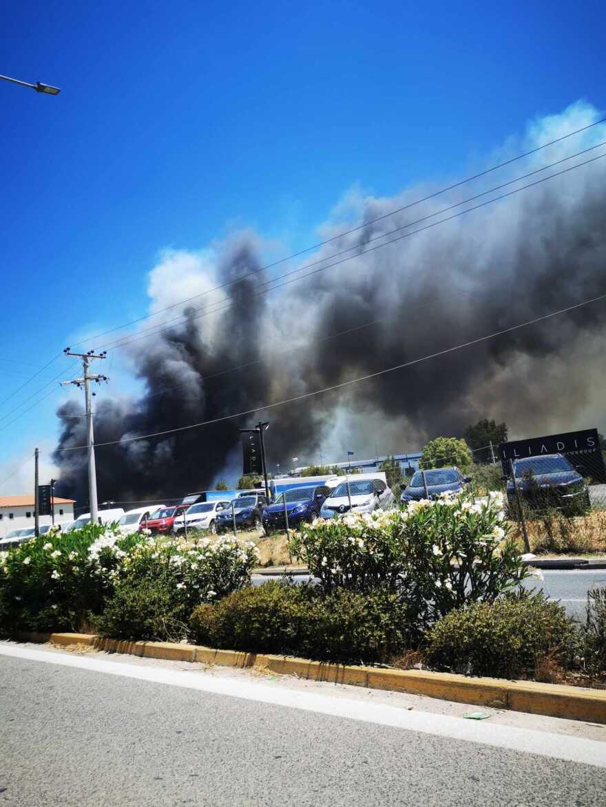 Φωτιά στη Βάρης Κορωπίου: Εντολές εκκένωσης σε Λαμπρικά και Κίτσι από το 112 - Ενισχύονται οι πυροσβεστικές δυνάμεις