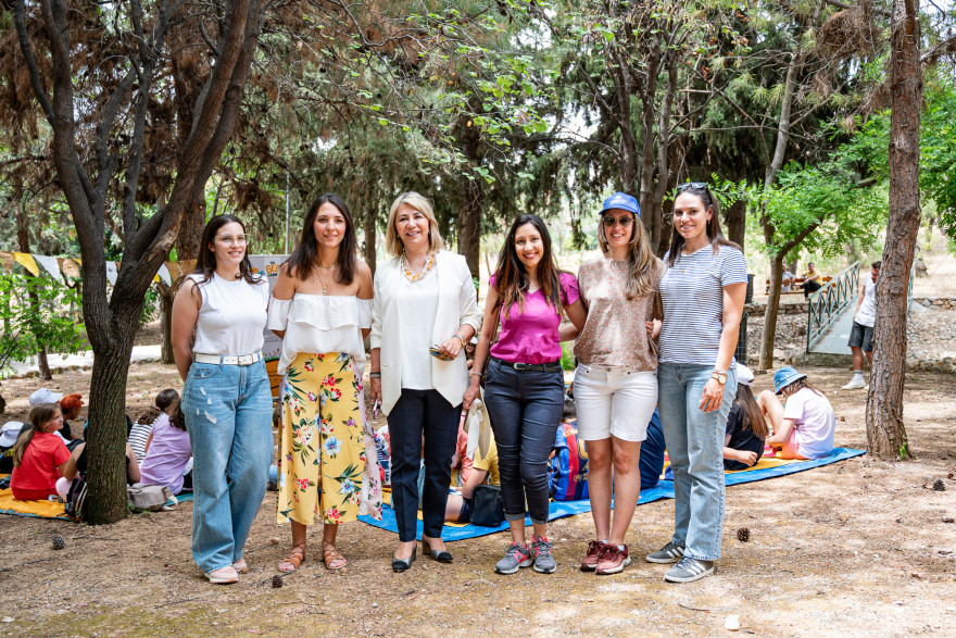 Τα παιδιά μαθαίνουν πώς οι μέλισσες βοηθούν το περιβάλλον