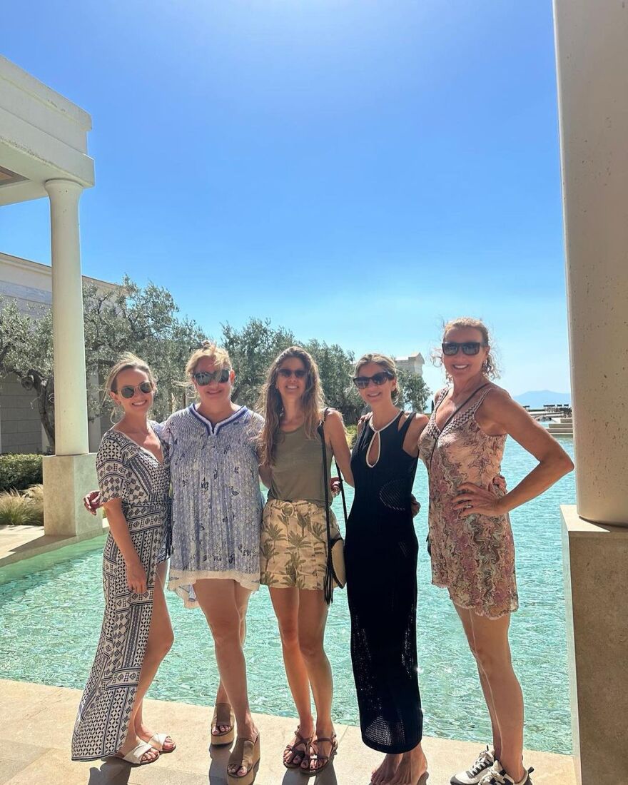  Ρέμπελ Γουίλσον: Οι νέες φωτογραφίες από την επίσκεψή της στην Ελλάδα - Το πιο επικό και εκθαμβωτικό ταξίδι, γράφει