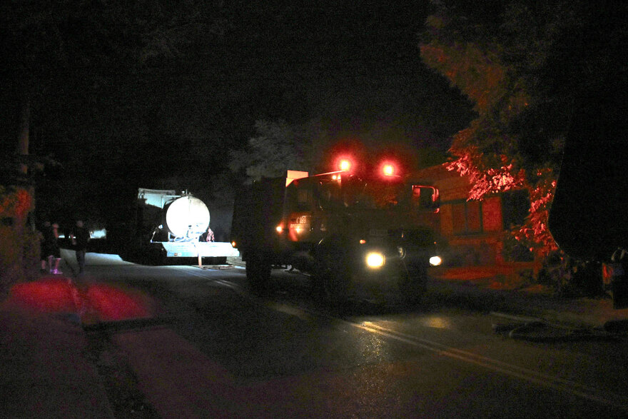 Στις αυλές των σπιτιών κοιμήθηκαν οι κάτοικοι στα Χανάκια Ηλείας μετά τη φωτιά - Ζημιές στο σπίτι του Τζόρτζεβιτς