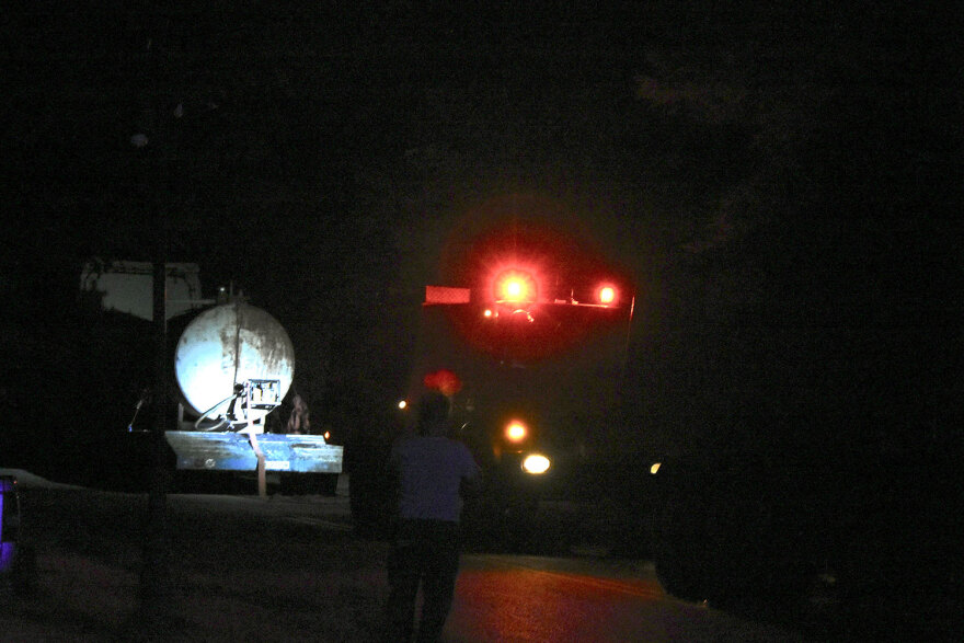 Στις αυλές των σπιτιών κοιμήθηκαν οι κάτοικοι στα Χανάκια Ηλείας μετά τη φωτιά - Ζημιές στο σπίτι του Τζόρτζεβιτς