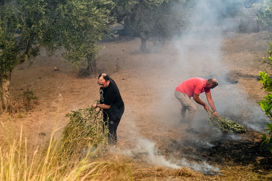 Υψηλός κίνδυνος πυρκαγιάς το Σάββατο μετά τη μάχη σε δεκάδες πύρινα μέτωπα το τελευταίο 24ωρο