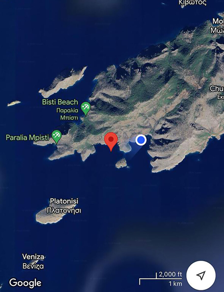 Ύδρα: Ασυνείδητοι προκάλεσαν πυρκαγιά στην παραλία Άγιος Νικόλαος, πετώντας πυροτεχνήματα από σκάφος - Δείτε φωτογραφίες