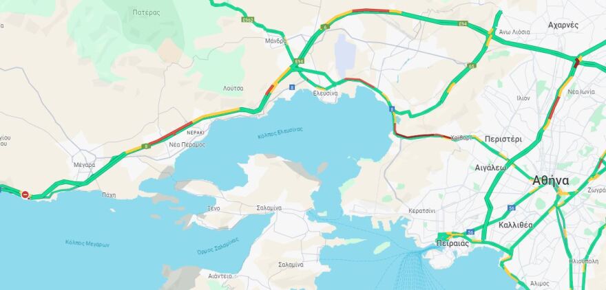 Κίνηση στους δρόμους: Φεύγουν και οι τελευταίοι - Καθυστερήσεις στην Αττική Οδό προς Ελευσίνα