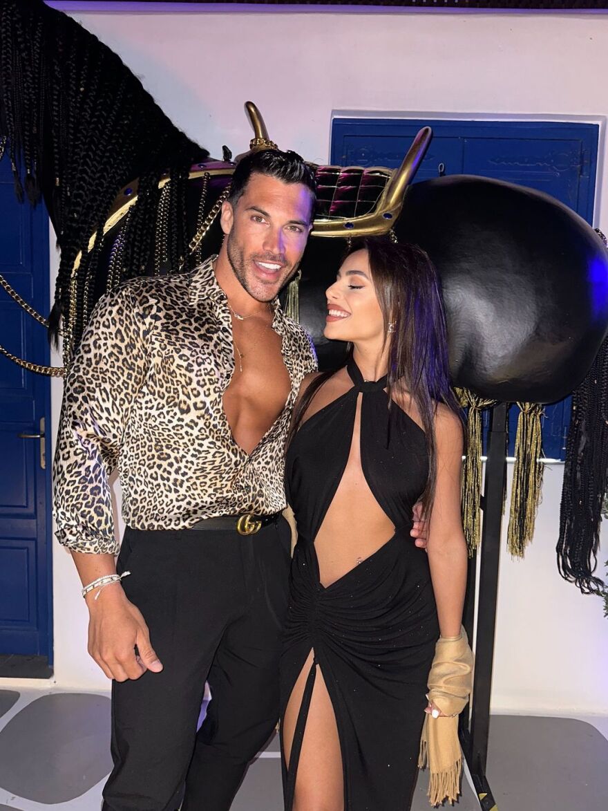 Ελευθερία Ελευθερίου: Στη Μύκονο με τον Γιώργο Ασημακόπουλο - Οι φωτογραφίες στην πισίνα