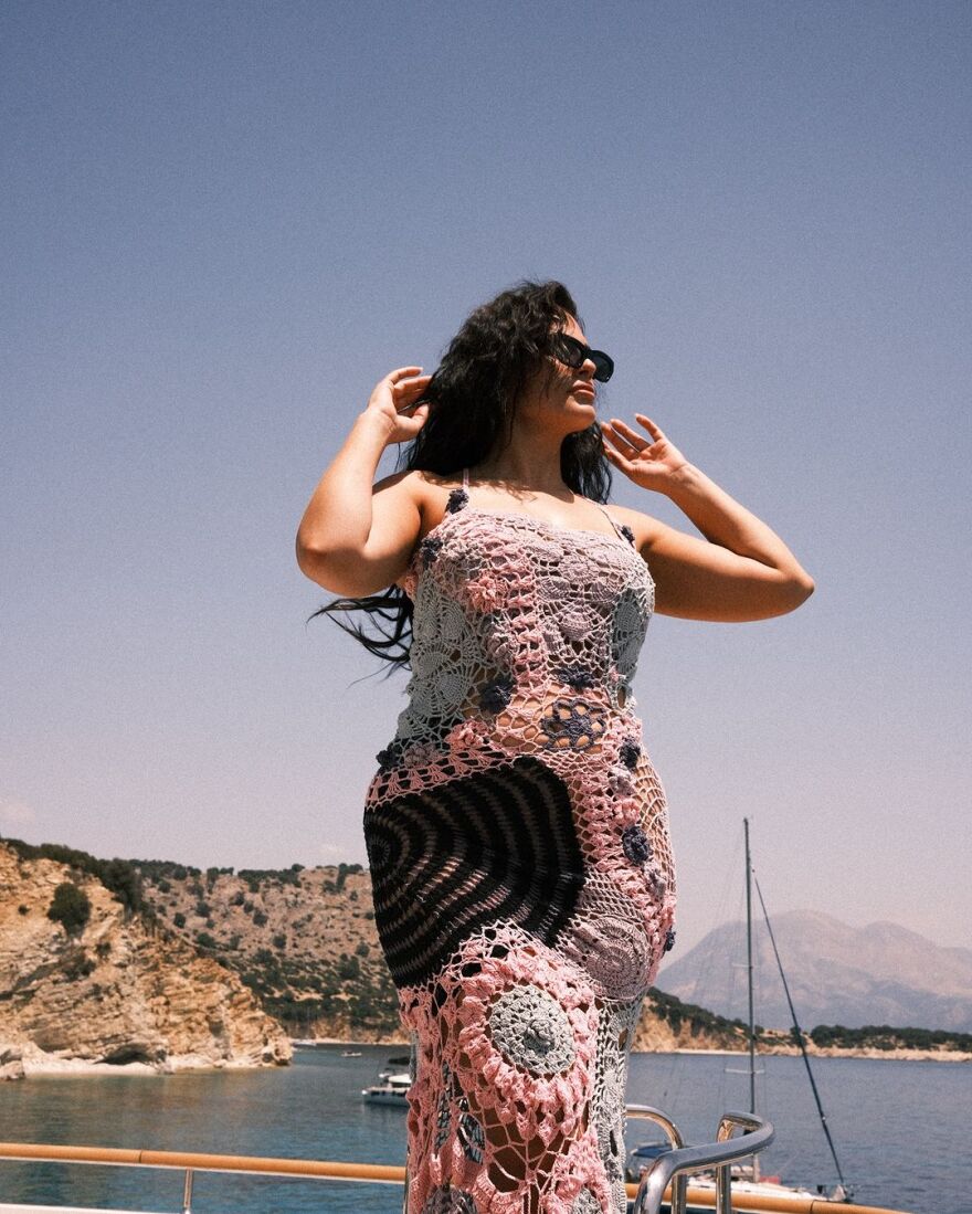 Άσλεϊ Γκράχαμ: Στην Κέρκυρα το μοντέλο - Οι φωτογραφίες της πάνω σε σκάφος