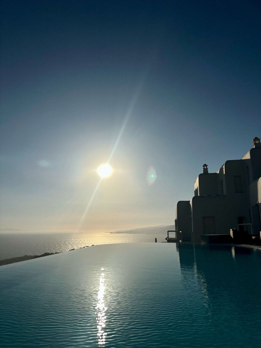 Ελευθερία Ελευθερίου: Στη Μύκονο με τον Γιώργο Ασημακόπουλο - Οι φωτογραφίες στην πισίνα