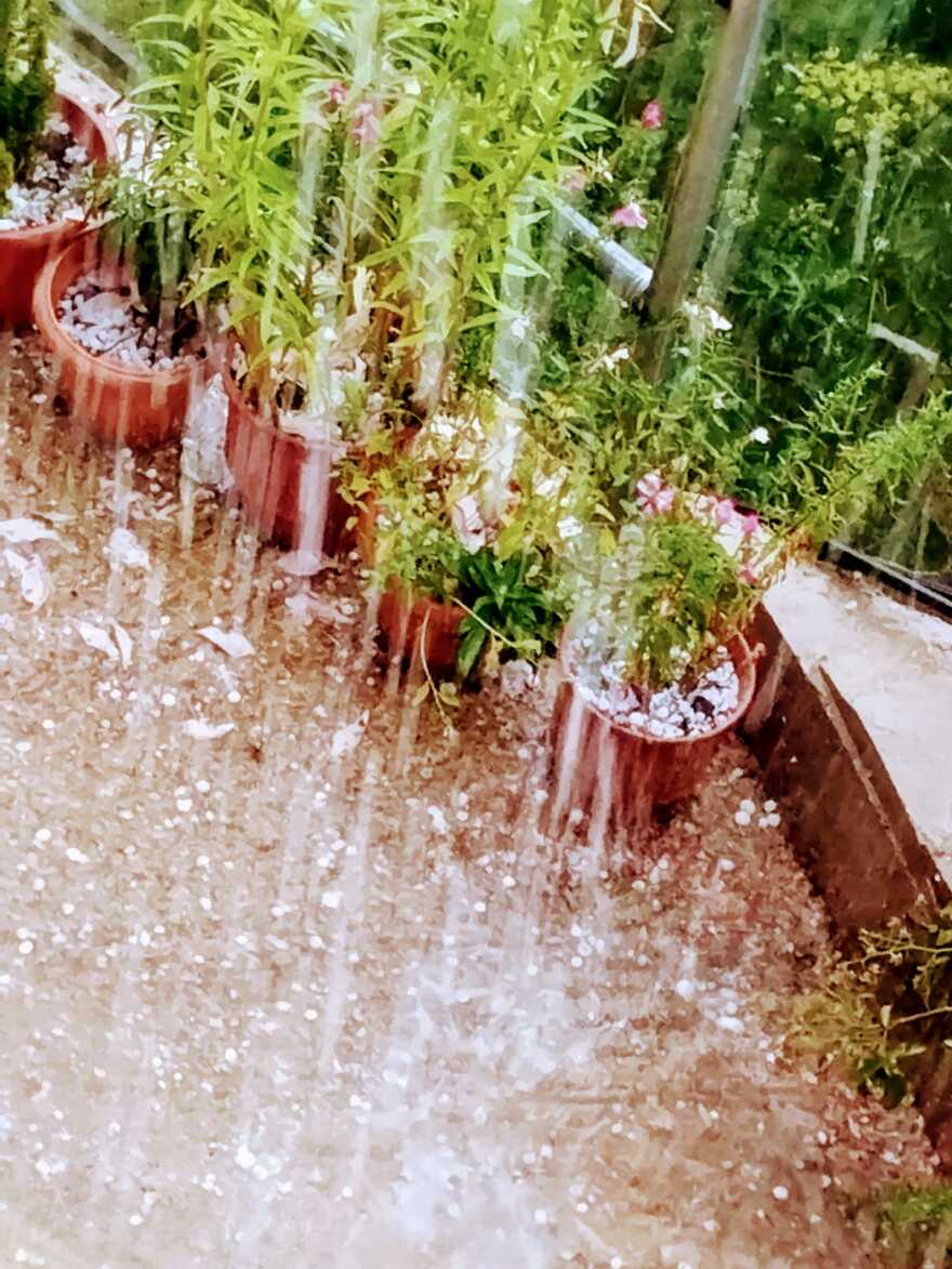 Καιρός: Σκοτείνιασε ο ουρανός και έριξε χαλάζι στα Τρίκαλα, το απόκοσμο σκηνικό σε Λάρισα, Καρδίτσα, Λαμία - Φωτογραφίες