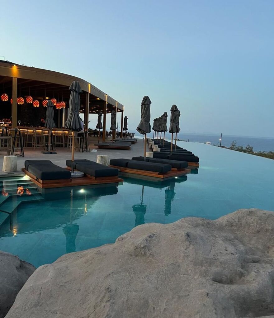 Χριστόφορος Παπακαλιάτης: Το φωτογραφικό άλμπουμ του από τις διακοπές στους Παξούς