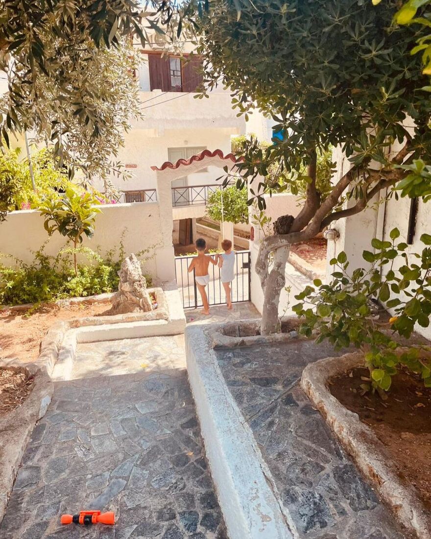 Κατερίνα Παπουτσάκη: Οι φωτογραφίες από τις διακοπές της στο Αγκίστρι