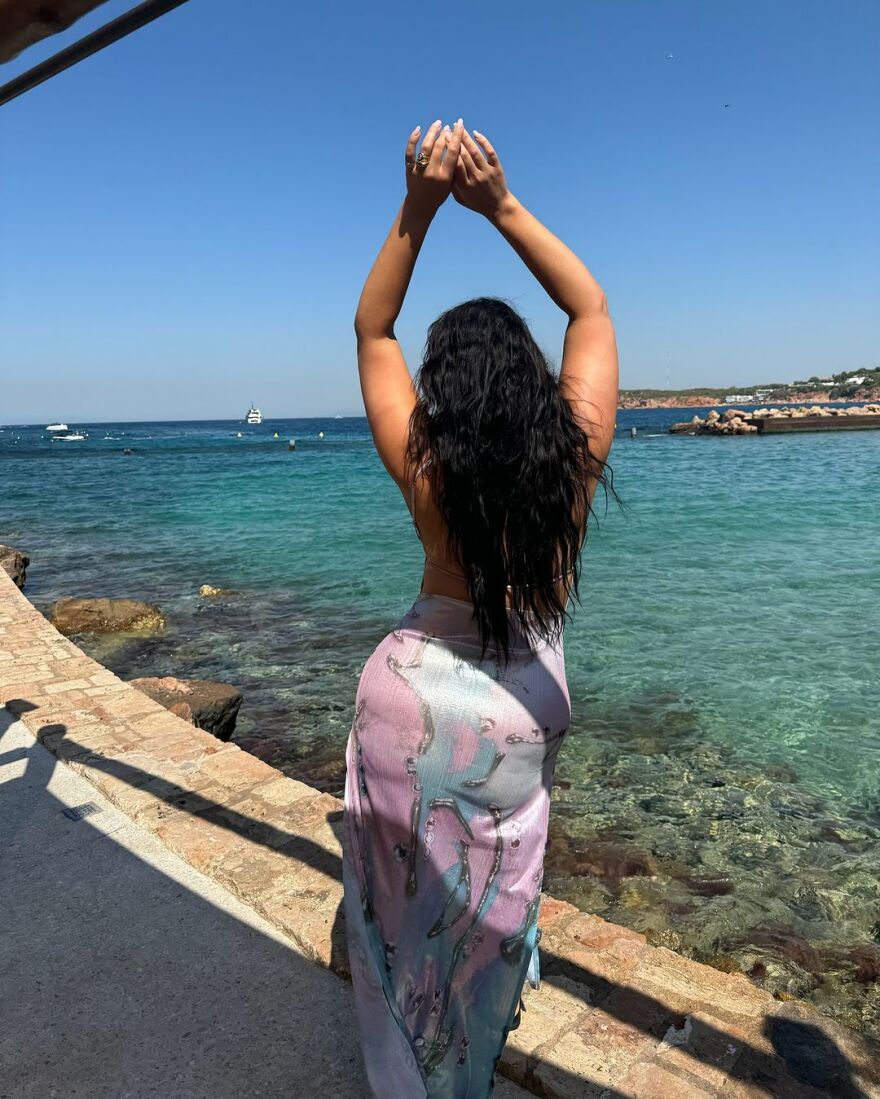 Άσλεϊ Γκράχαμ: Οι νέες φωτογραφίες από το ταξίδι της στην Κέρκυρα με τον σύζυγό της