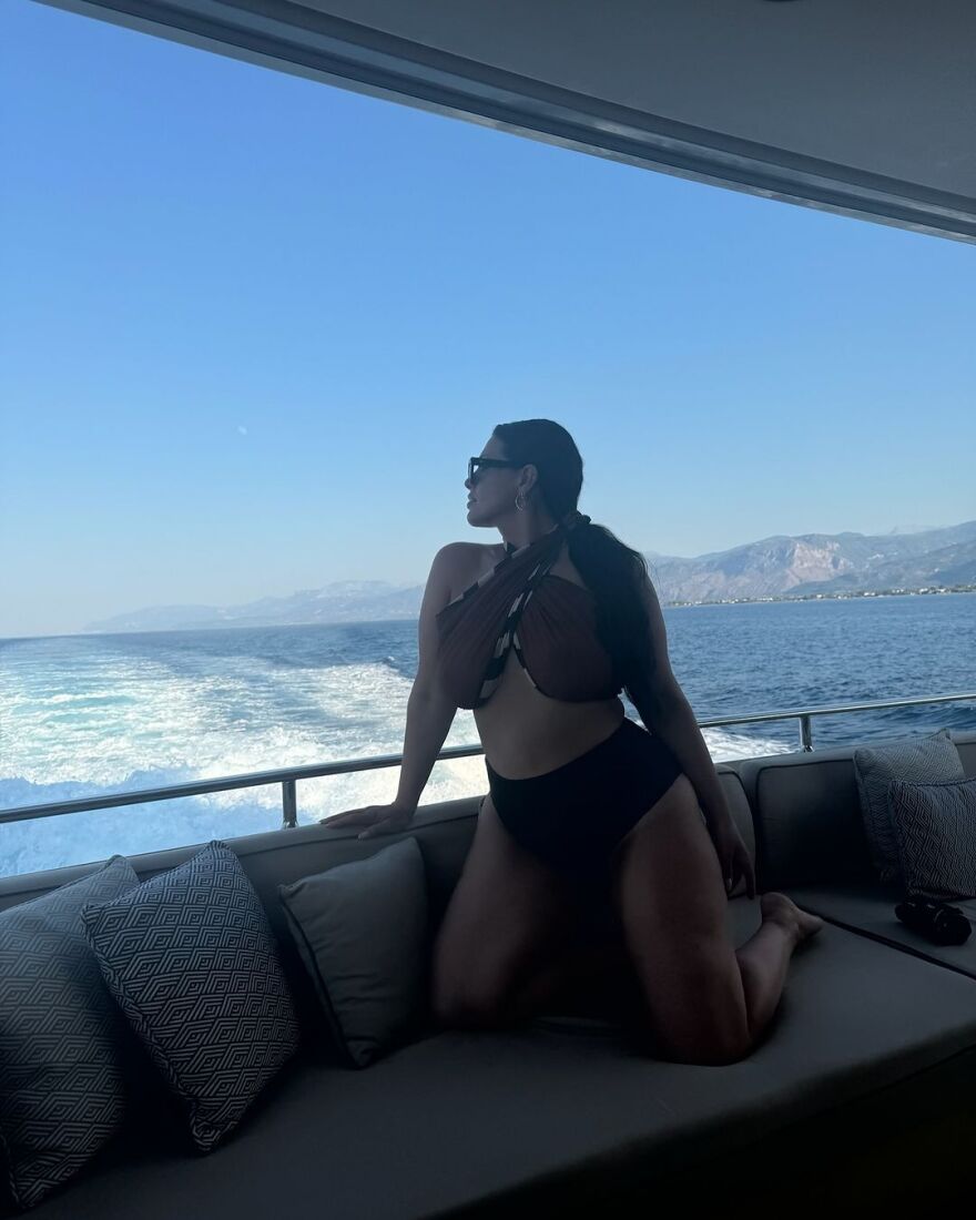 Άσλεϊ Γκράχαμ: Οι νέες φωτογραφίες από το ταξίδι της στην Κέρκυρα με τον σύζυγό της