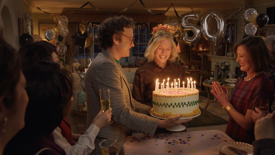 Τομ Χανκς - Ρόμπιν Ράιτ: Εμφανίζονται πολύ νεότεροι στις πρώτες φωτογραφίες της ταινίας, Here