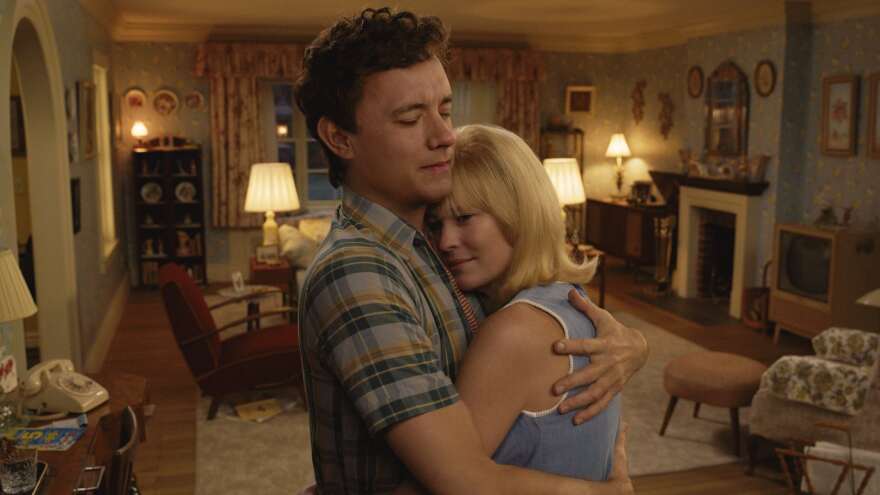 Τομ Χανκς - Ρόμπιν Ράιτ: Εμφανίζονται πολύ νεότεροι στις πρώτες φωτογραφίες της ταινίας, Here