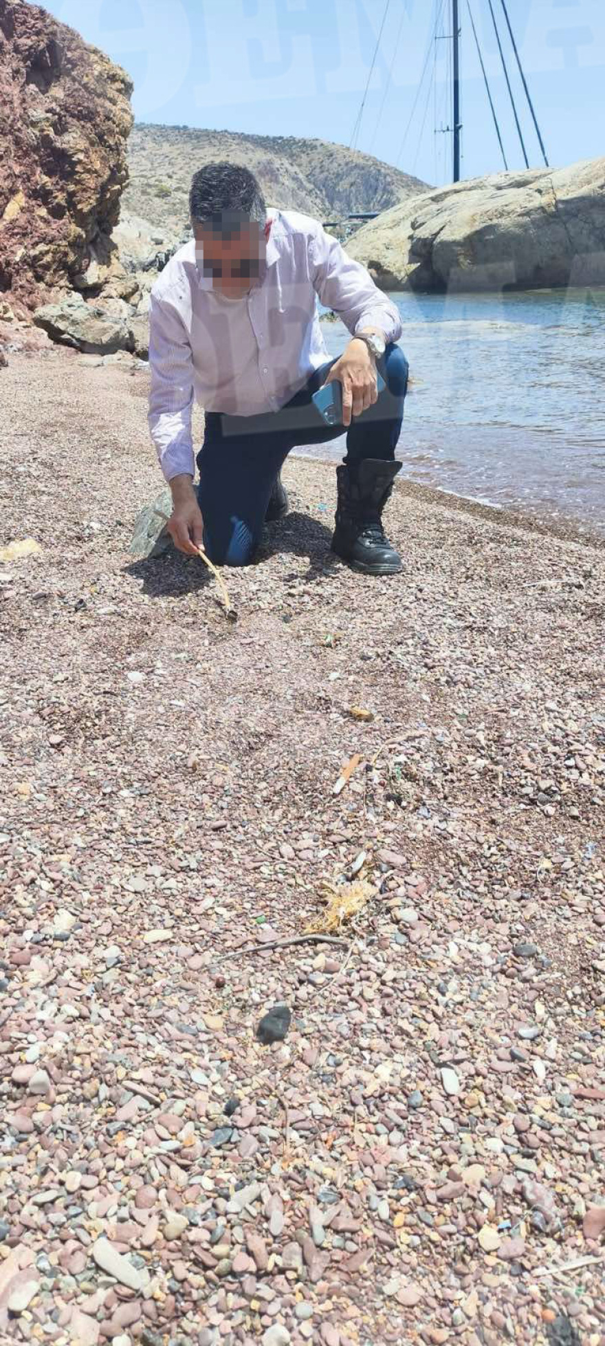 Ύδρα: Εντοπίστηκαν ίχνη από κροτίδες στην παραλία - Έκαναν αυτοψία την πέμπτη ημέρα μετά την πυρκαγιά!