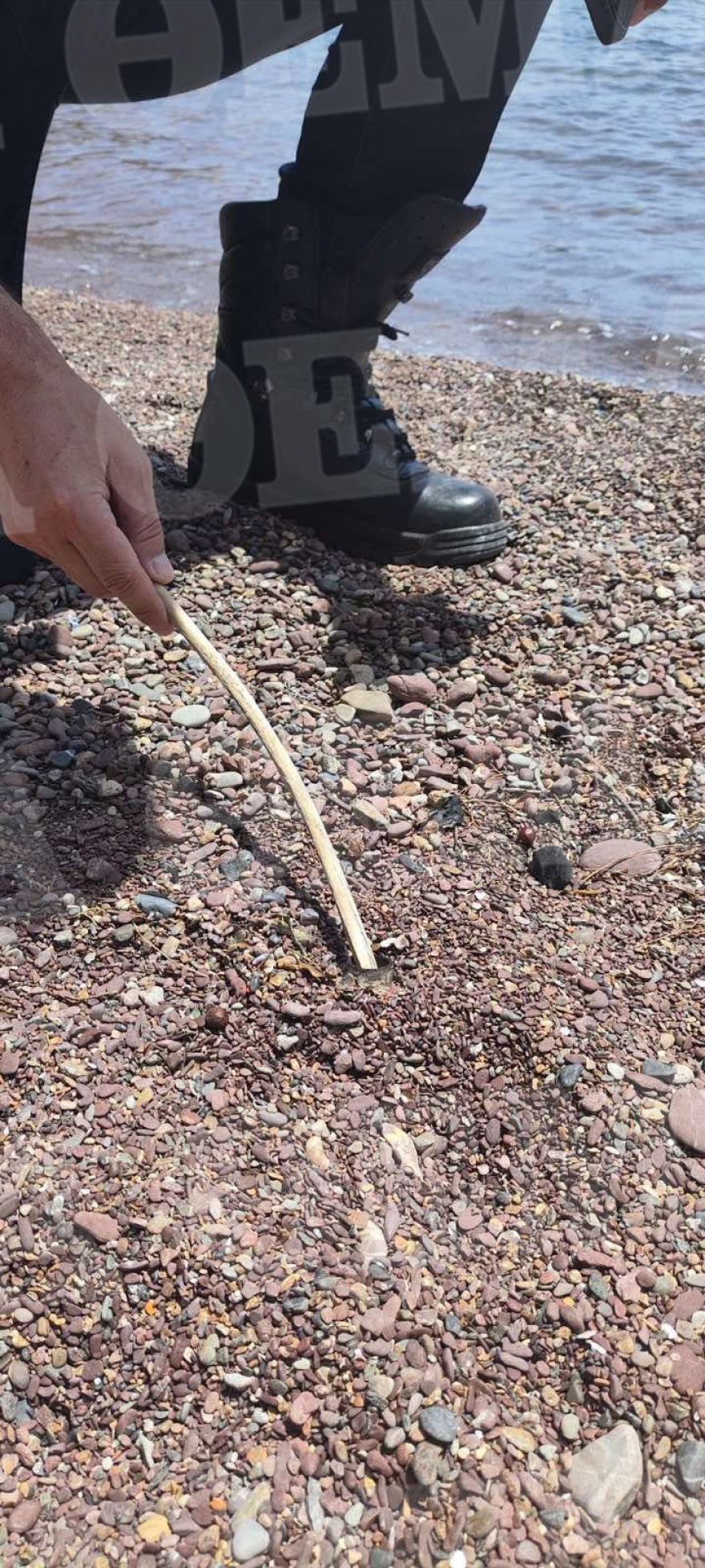 Ύδρα: Εντοπίστηκαν ίχνη από κροτίδες στην παραλία - Έκαναν αυτοψία την πέμπτη ημέρα μετά την πυρκαγιά!