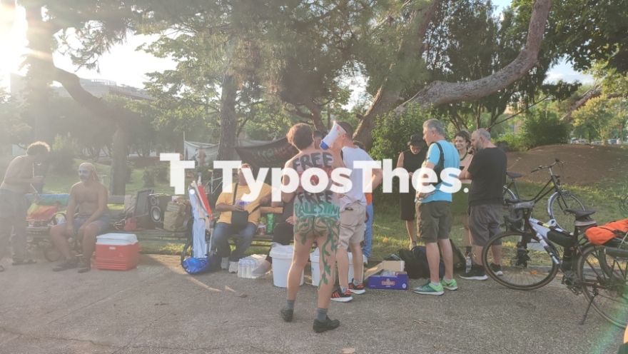 Θεσσαλονίκη: Γέμισε γυμνούς ποδηλάτες η πόλη - Δείτε βίντεο και φωτογραφίες