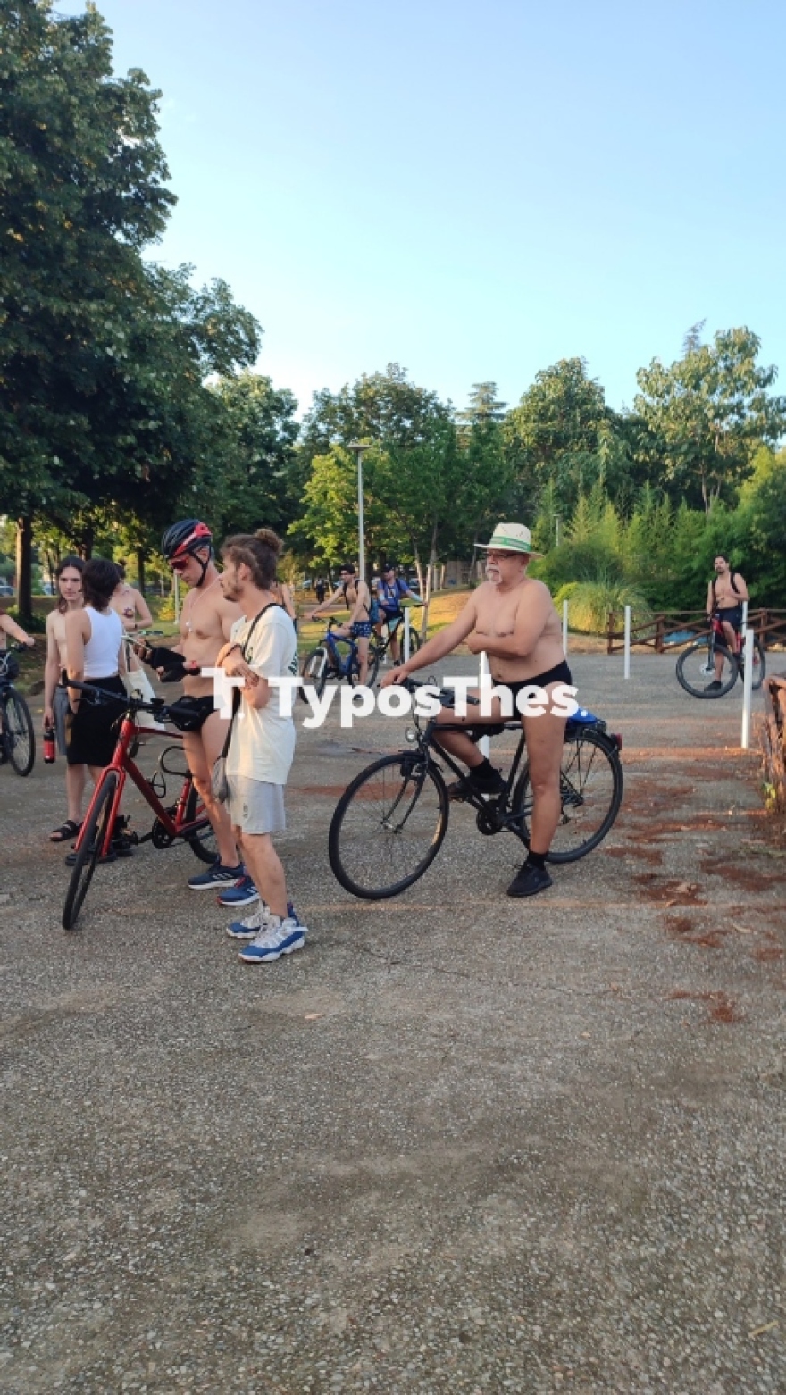 Θεσσαλονίκη: Γέμισε γυμνούς ποδηλάτες η πόλη - Δείτε βίντεο και φωτογραφίες