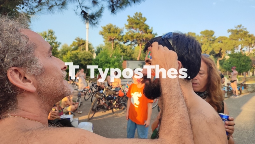 Θεσσαλονίκη: Γέμισε γυμνούς ποδηλάτες η πόλη - Δείτε βίντεο και φωτογραφίες