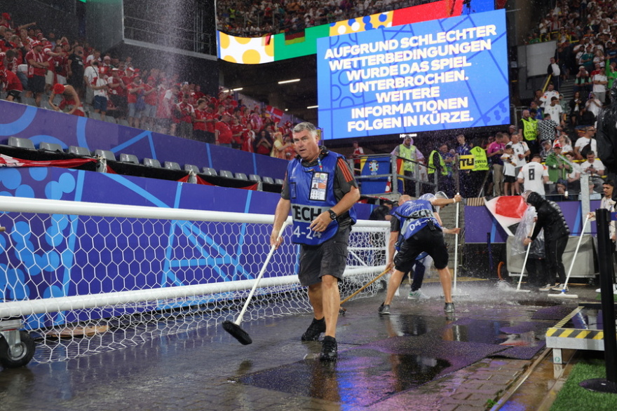 Euro 2024: Καταιγίδα έπληξε το Ντόρτμουντ - Κεραυνοί και χαλαζόπτωση διέκοψαν προσωρινά το Γερμανία - Δανία - Βίντεο, φωτογραφίες