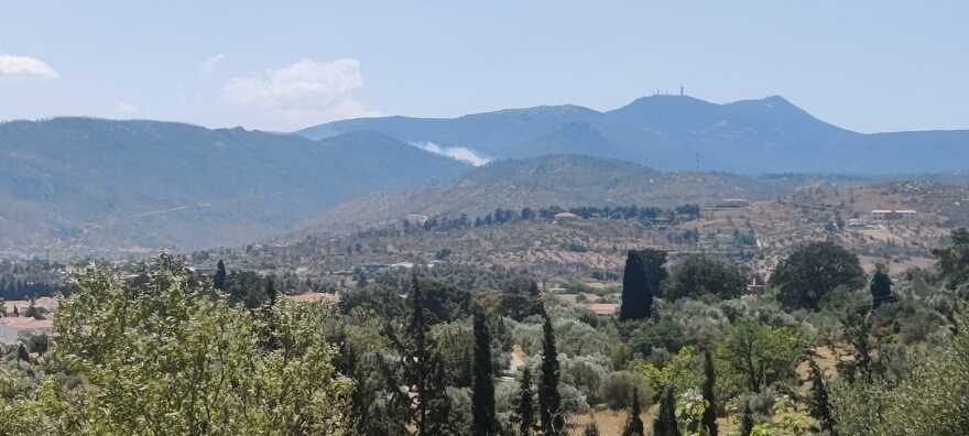 Φωτιά στην Πάρνηθα: Από έκρηξη ξεκίνησε το πύρινο μέτωπο στην Πάρνηθα λένε αυτόπτες μάρτυρες - Ενισχύθηκαν οι πυροσβεστικές δυνάμεις